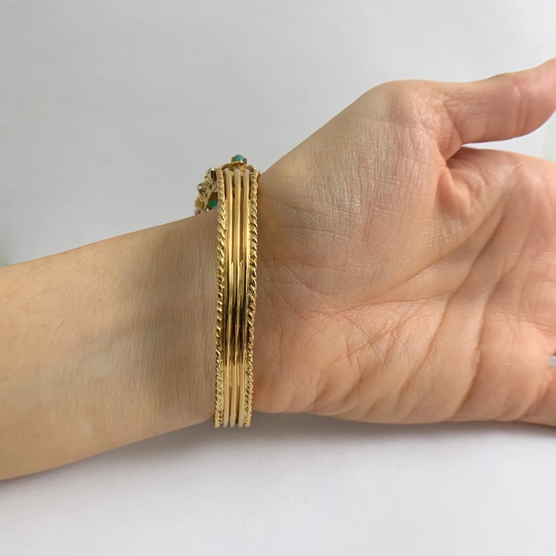 Vintage Green Cabochon Emerald Diamond Bangle Bracelet 18K Yellow Gold, 65 Grams - 7