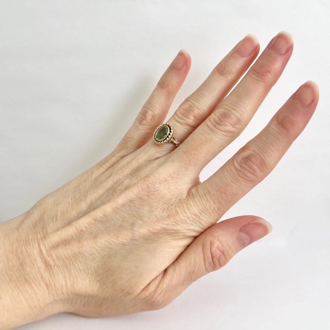 Vintage 1930's Oval Green Peridot Gemstone Ring 10K Yellow Gold, 1.68 Grams - 4