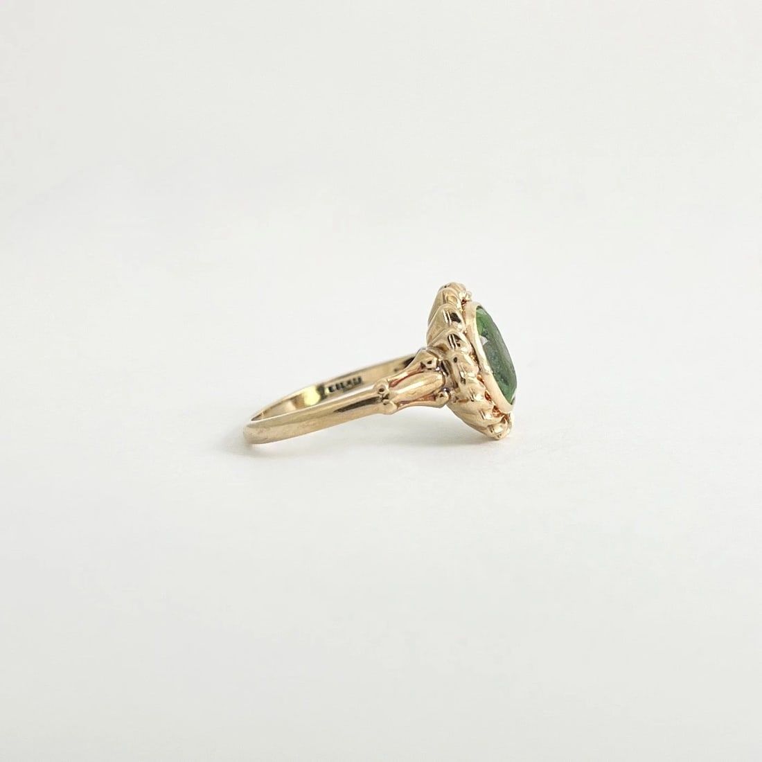Vintage 1930's Oval Green Peridot Gemstone Ring 10K Yellow Gold, 1.68 Grams - 6