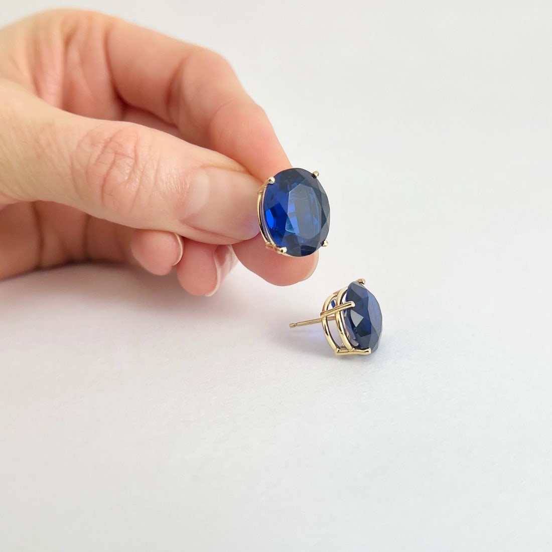 Vintage Oval Blue Simulated Sapphire Stud Earrings 14K Yellow Gold, 5.04 Grams - 3