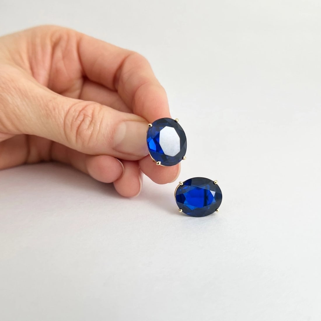 Vintage Oval Blue Simulated Sapphire Stud Earrings 14K Yellow Gold, 5.04 Grams - 4
