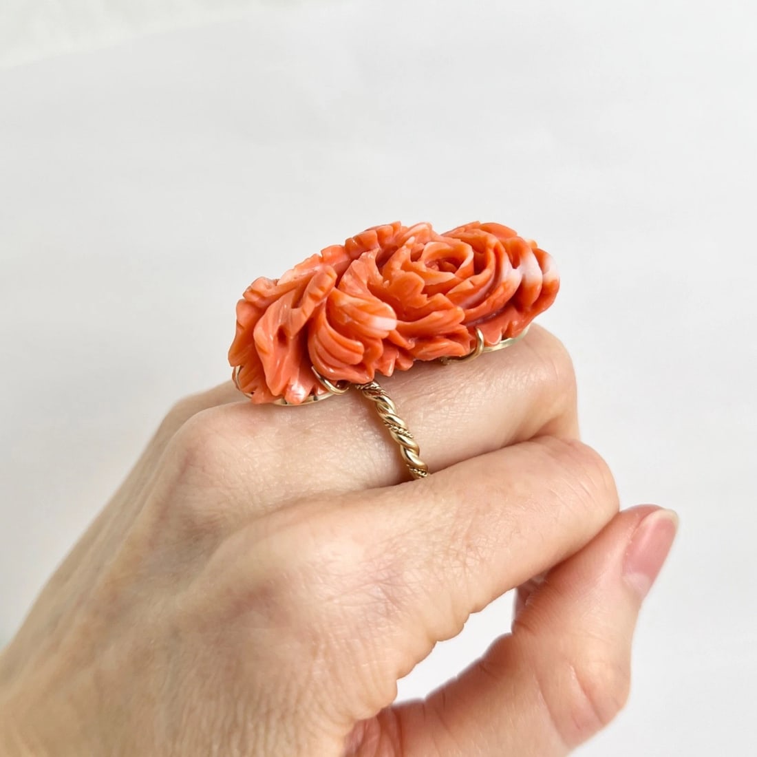 Vintage 1960's Carved Coral Flower Floral Long Ring 14K Yellow Gold, 23.71 Grams - 5