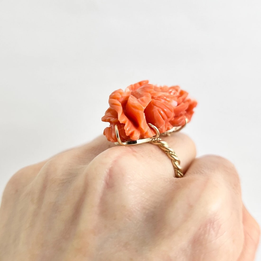 Vintage 1960's Carved Coral Flower Floral Long Ring 14K Yellow Gold, 23.71 Grams - 9