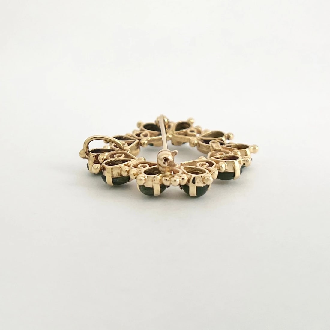 Vintage 1950's Green Jade Circle Wreath Brooch Pin 14K Yellow Gold, 7.44 Grams - 8