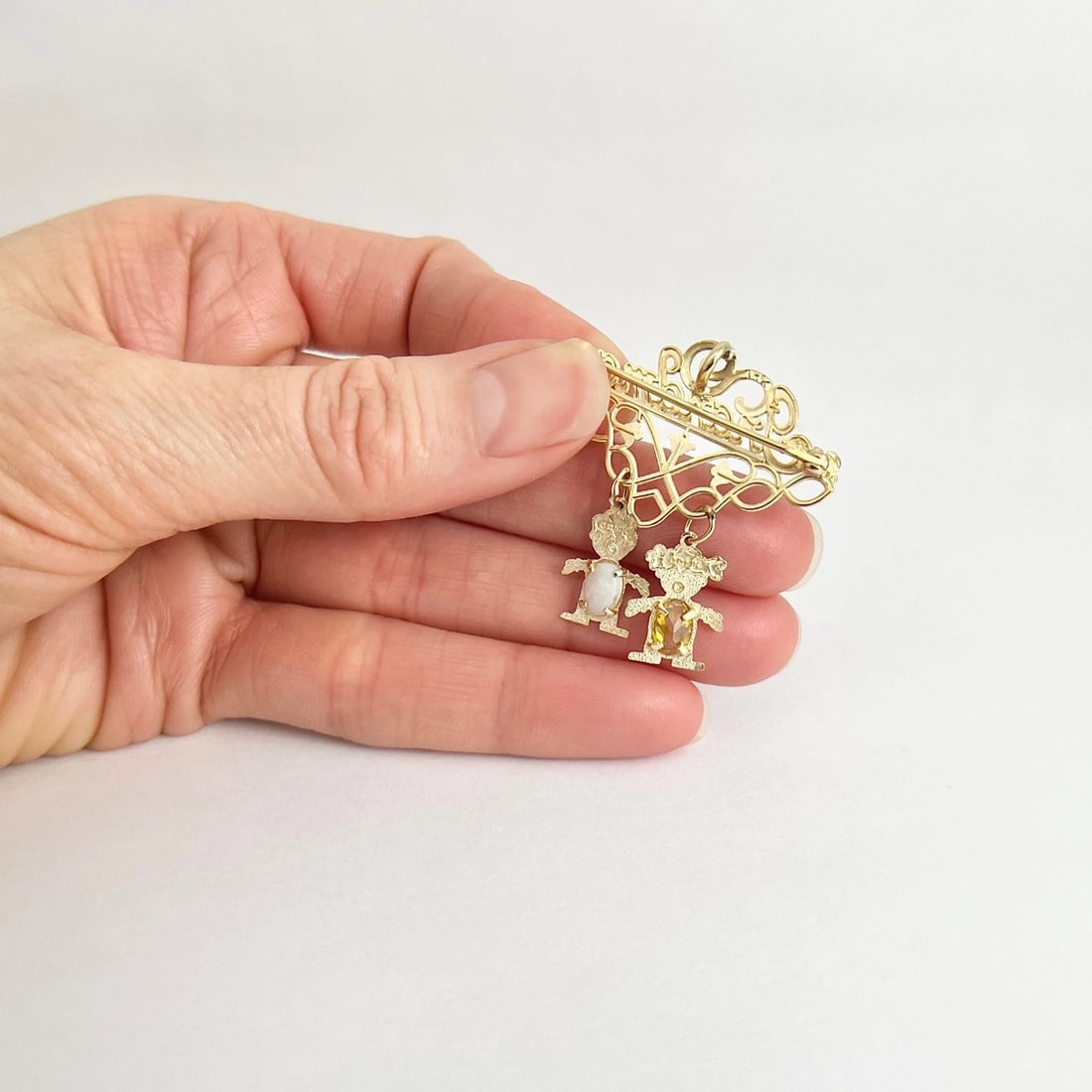 Vintage Grandma Kids Grandkids Family Brooch Pin 14K Yellow Gold, 3.76 Grams - 4