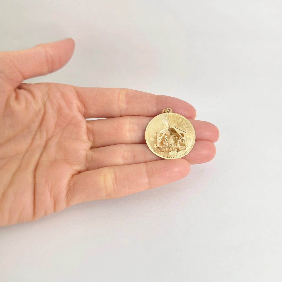 Vintage 1960's Merry Christmas Nativity Charm Pendant 14K Yellow Gold, 4.64 Gram - 3
