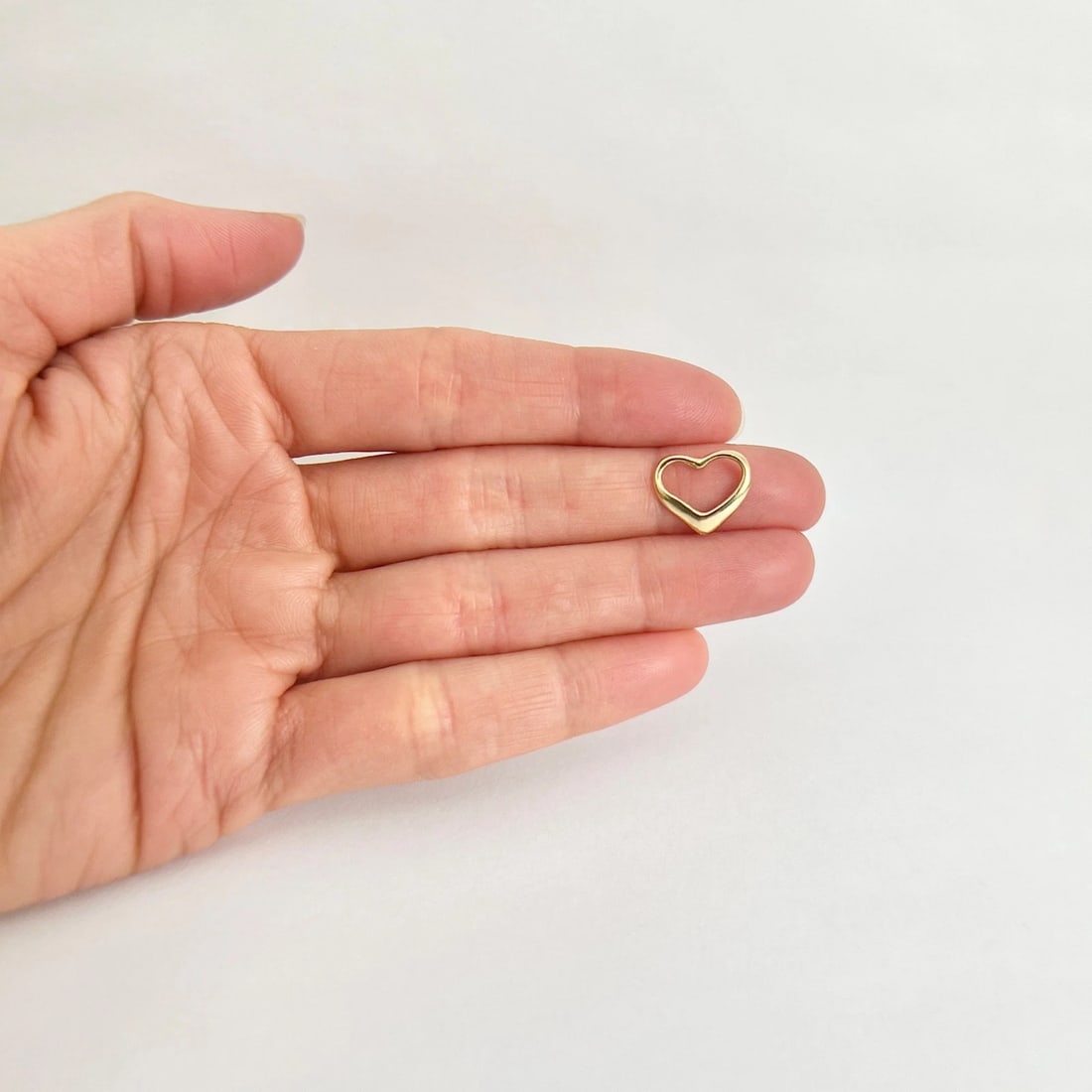 Vintage 1970's Open Heart Charm Necklace Pendant 14K Yellow Gold, .63 Grams - 3