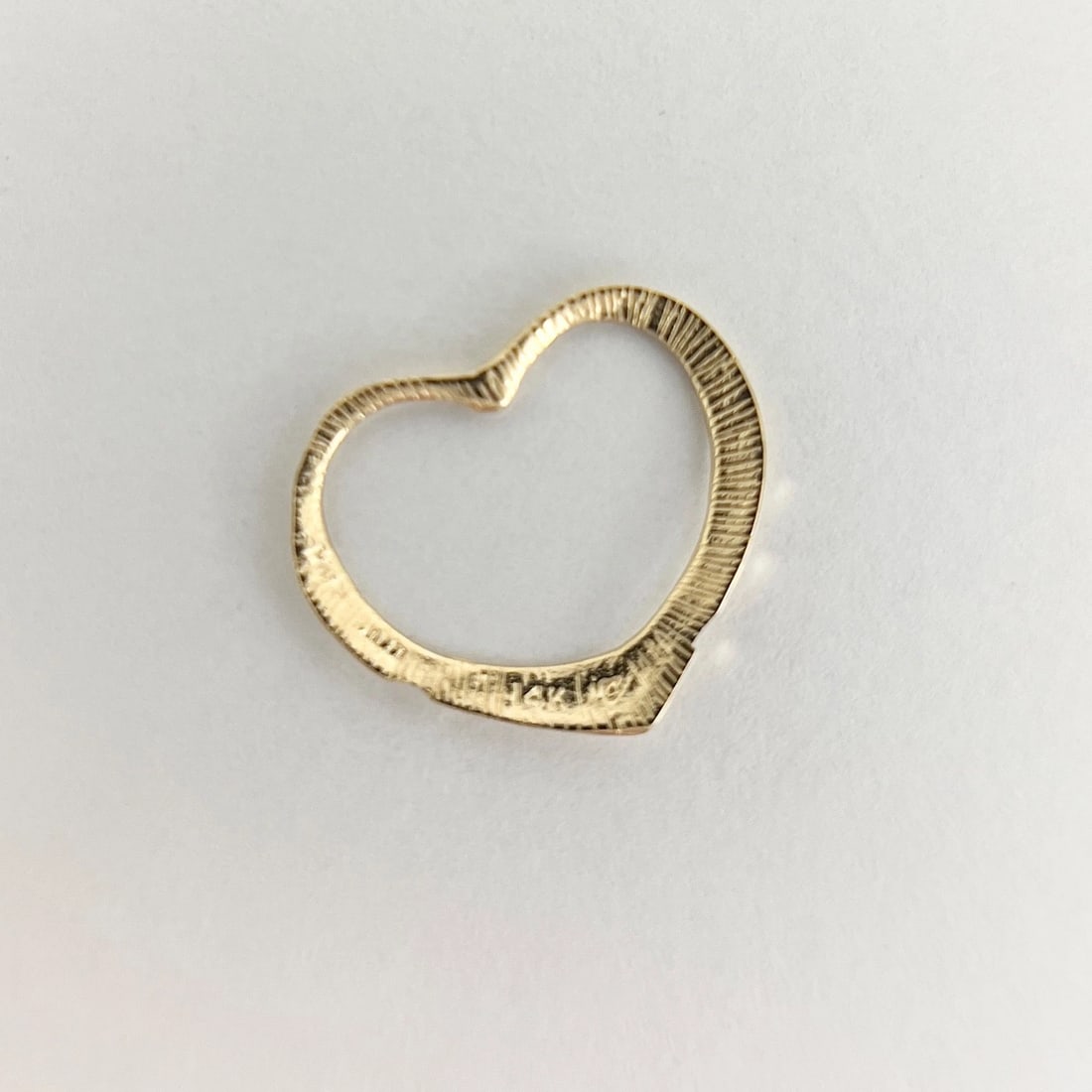 Vintage 1980's Open Heart Charm Necklace Pendant 14K Yellow Gold, .95 Grams - 7