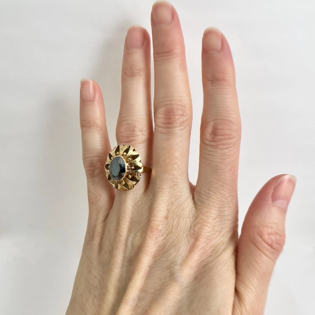 Vintage 1940's Oval Hematite Filigree Cocktail Ring 16K Yellow Gold, 3.06 Grams - 3