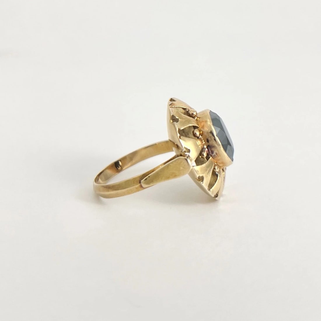 Vintage 1940's Oval Hematite Filigree Cocktail Ring 16K Yellow Gold, 3.06 Grams - 6