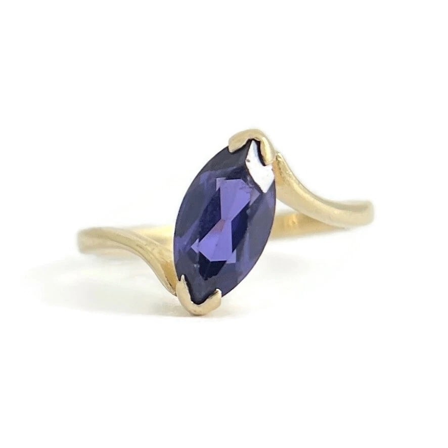 Vintage 1950's Esemco Marquise Purple Iolite Gemstone Ring 10K Gold, 1.99 Grams: Vintage 1950's Esemco Marquise Purple Iolite Gemstone Ring 10K Gold, 1.99 Grams Make a statement with this lovely ring! Please let us know if you have any questions. Circa: 1950's Gemstone: 1