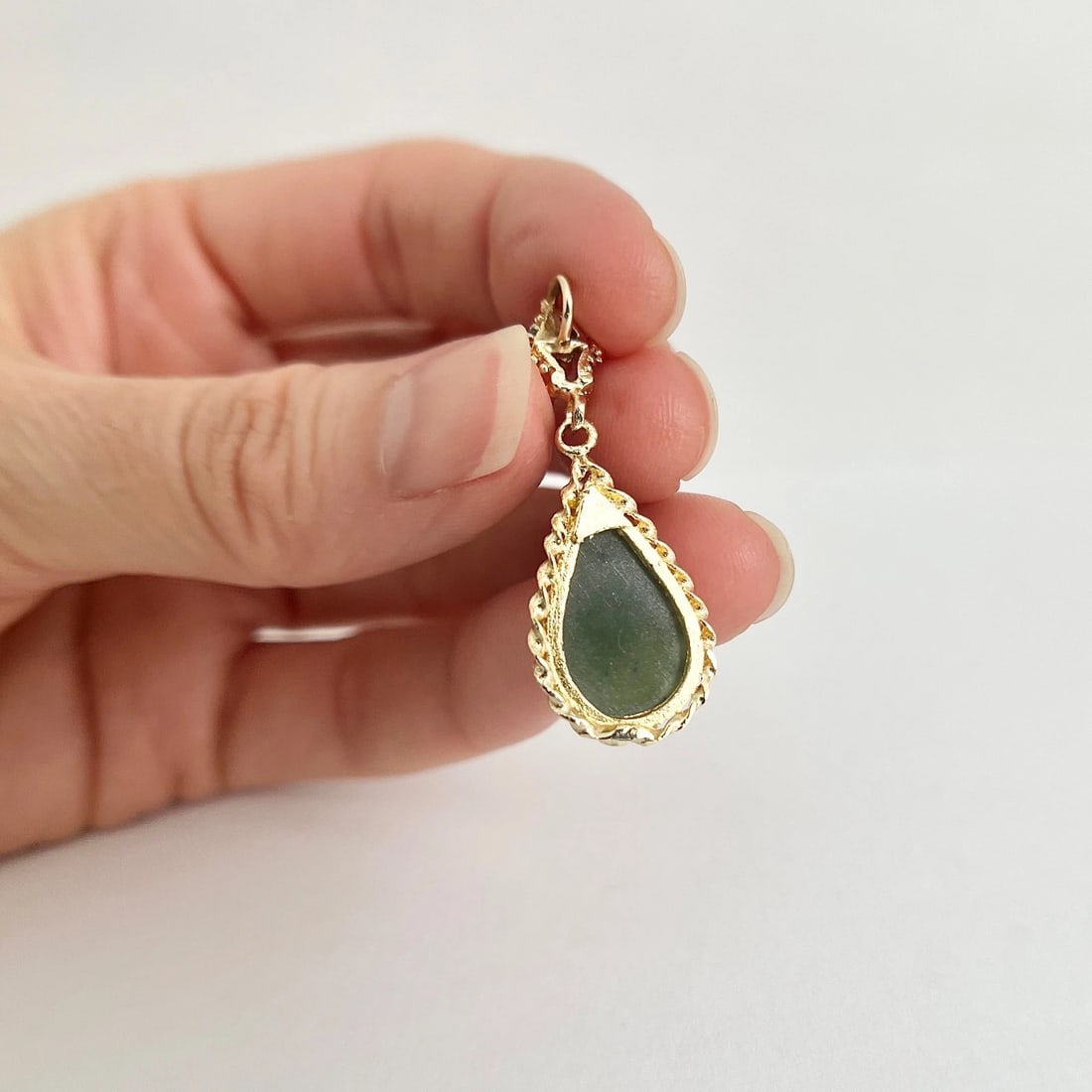 Vintage Teardrop Green Jade Gemstone Charm Pendant 14K Yellow Gold, 2.67 Grams - 7