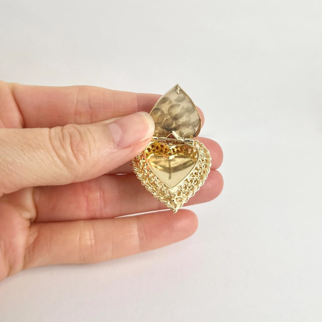 Vintage 1980's Letter L Heart Locket Necklace Pendant 14K Yellow Gold, 6.76 Gram - 5