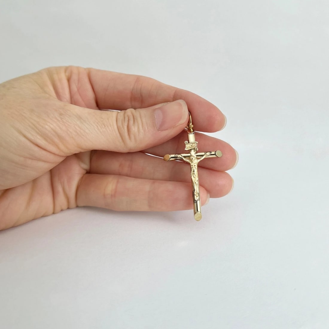 Vintage Crucifix Cross Religious Pendant Charm 10K Yellow Gold, 2.24 Grams - 4