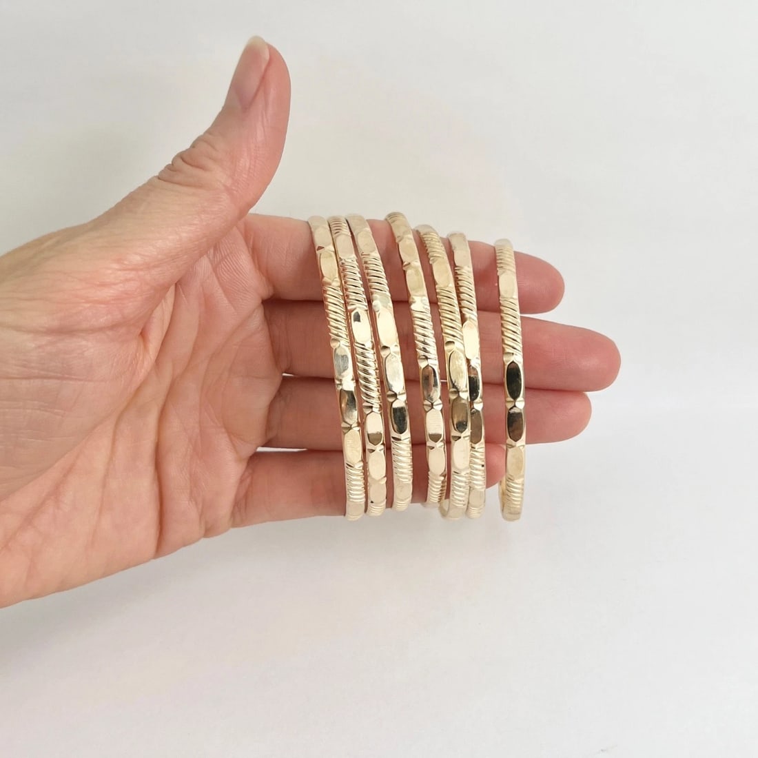Vintage Set of 7 Stackable Bangle Bracelets 14K Yellow Gold, 38.96 Grams - 4