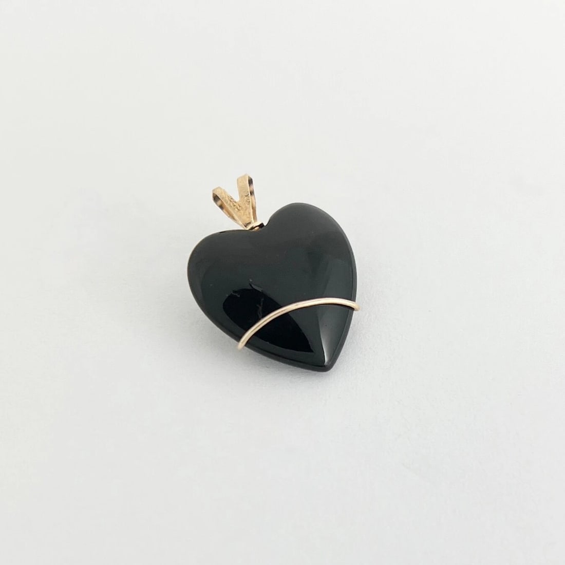 Vintage 1970's Black Lucite Heart Grape Charm Pendant 10K Yellow Gold, 1.85 Gram - 7