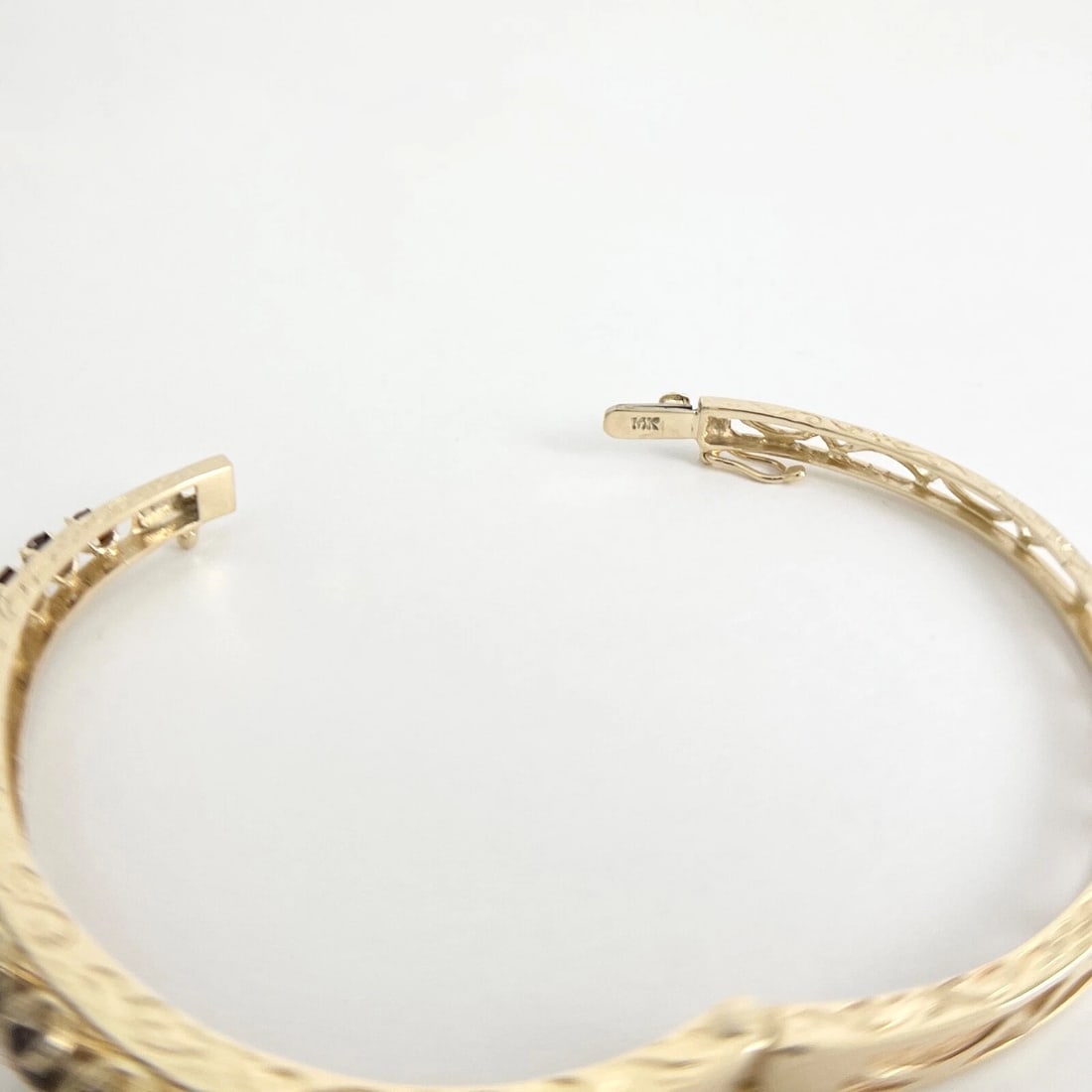 Vintage Garnet Gemstone Filigree Bangle Bracelet 14K Yellow Gold, 11.06 Grams - 11