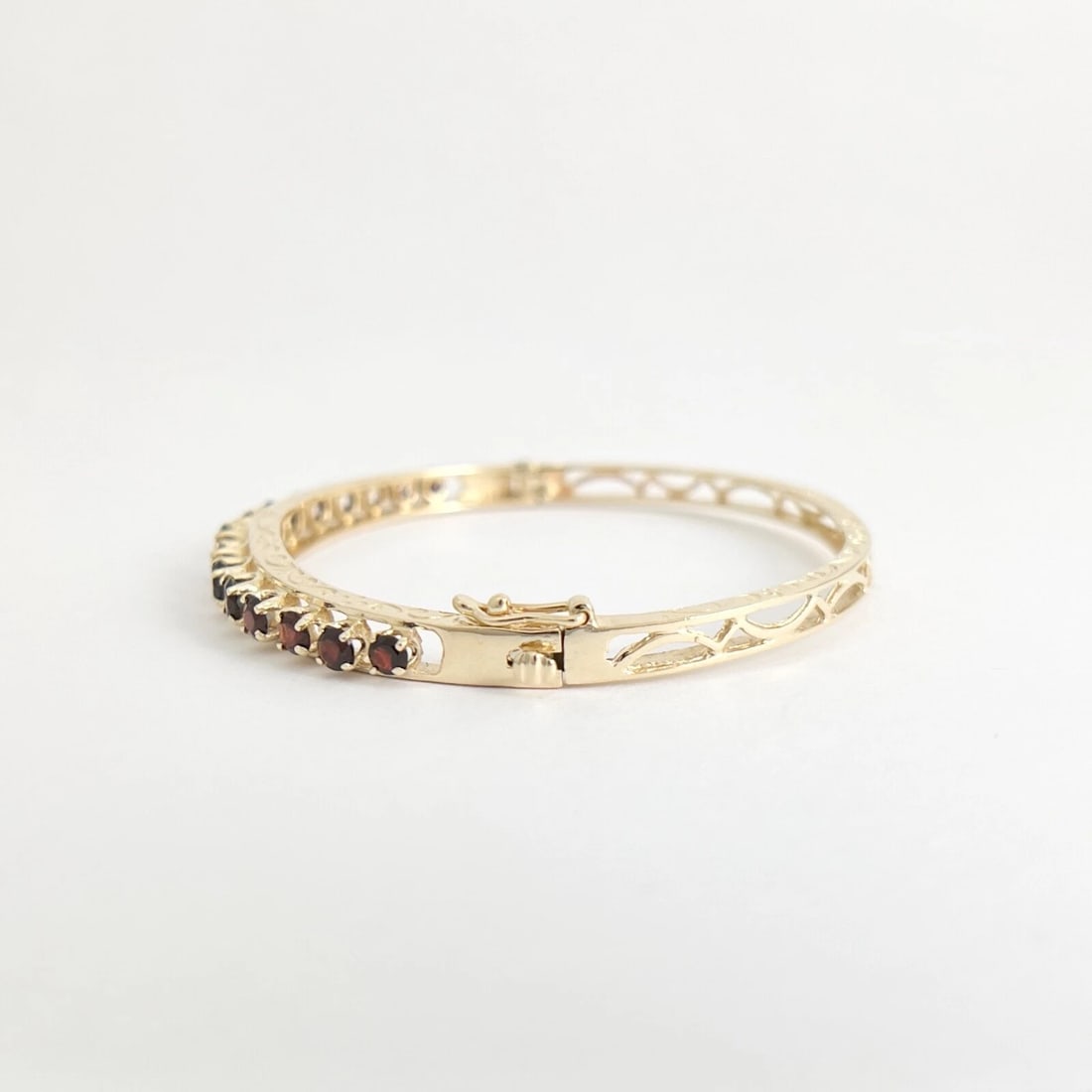 Vintage Garnet Gemstone Filigree Bangle Bracelet 14K Yellow Gold, 11.06 Grams - 9