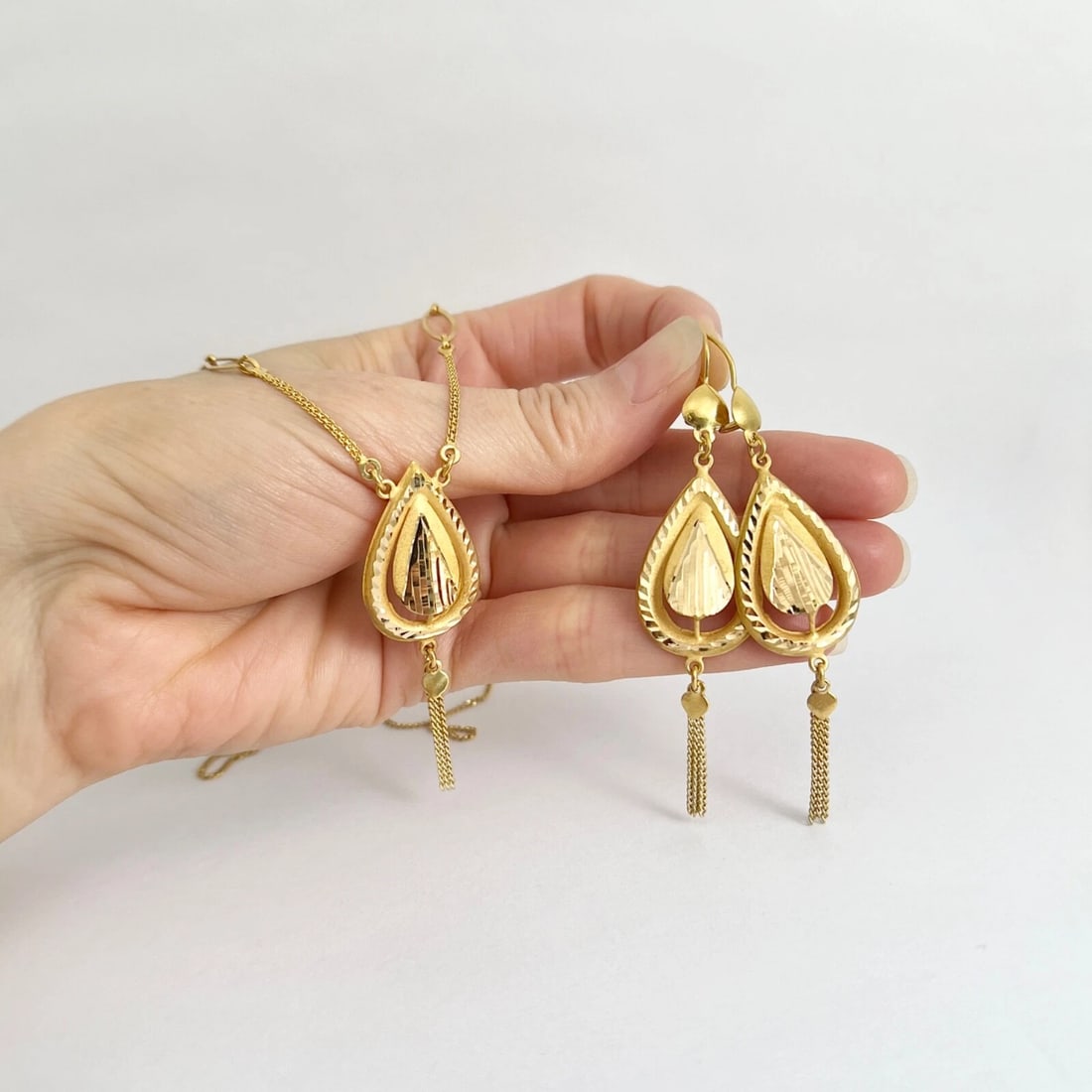 Vintage Teardrop Tassel Pendant Necklace 22K Yellow Gold, 18.75 Inch, 8.43 Grams - 10