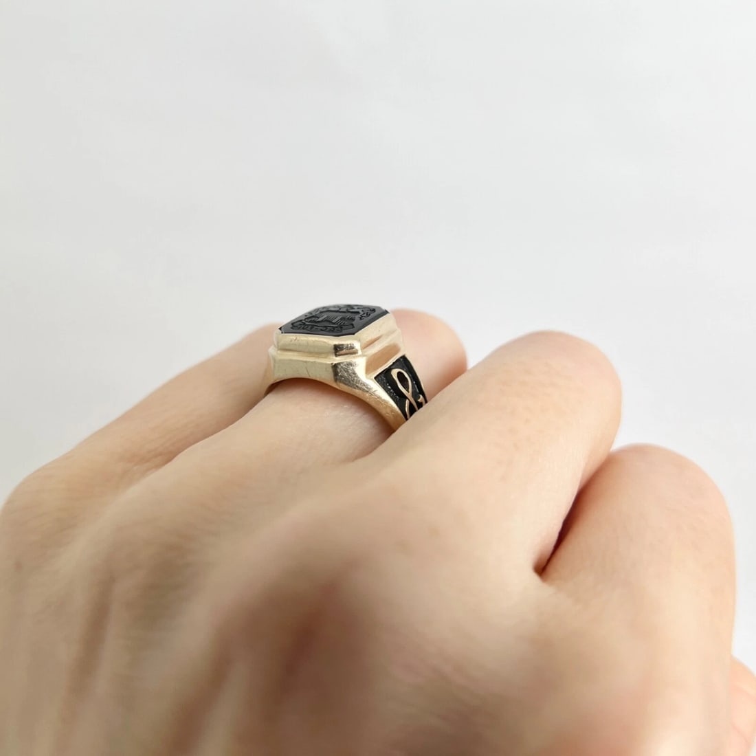 Vintage 1981 Ursuline School NY Black Onyx Class Ring 10K Yellow Gold, 7.32 Gram - 7