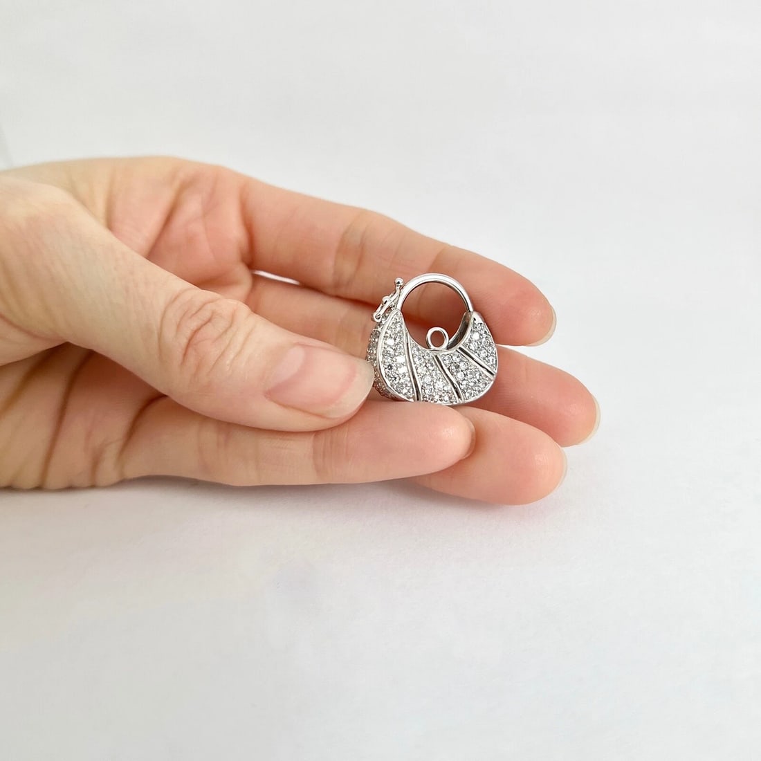 Vintage CZ Cubic Zirconia Purse Handbag Pendant Charm 9K White Gold, 4.77 Grams - 3