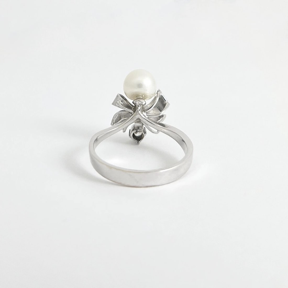 Vintage Pearl Diamond Bow Ring 10K White Gold, 2.92 Grams - 7