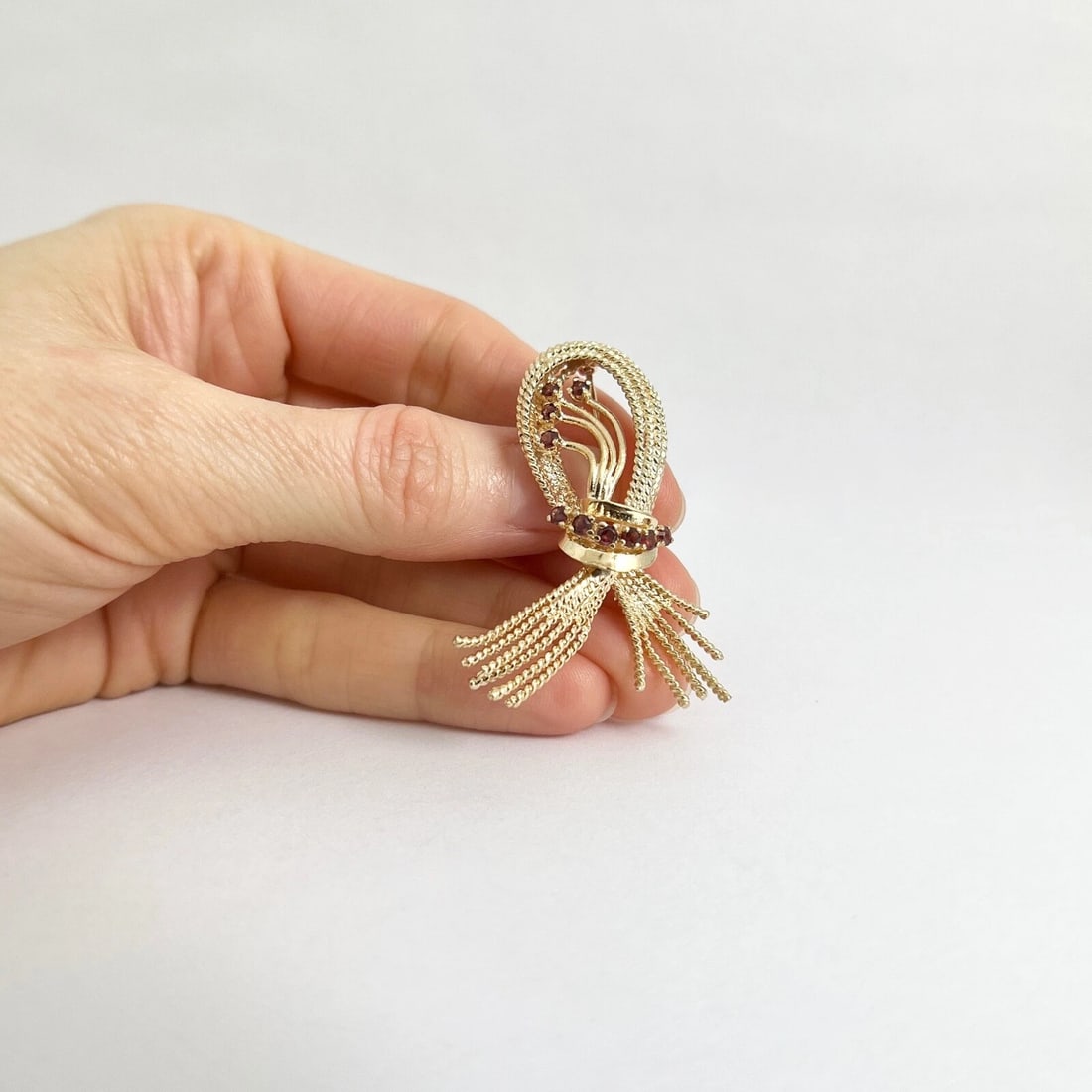 Vintage 1950's Rhodolite Garnet Ribbon Brooch Pin 12K Yellow Gold, 8.97 Grams - 3