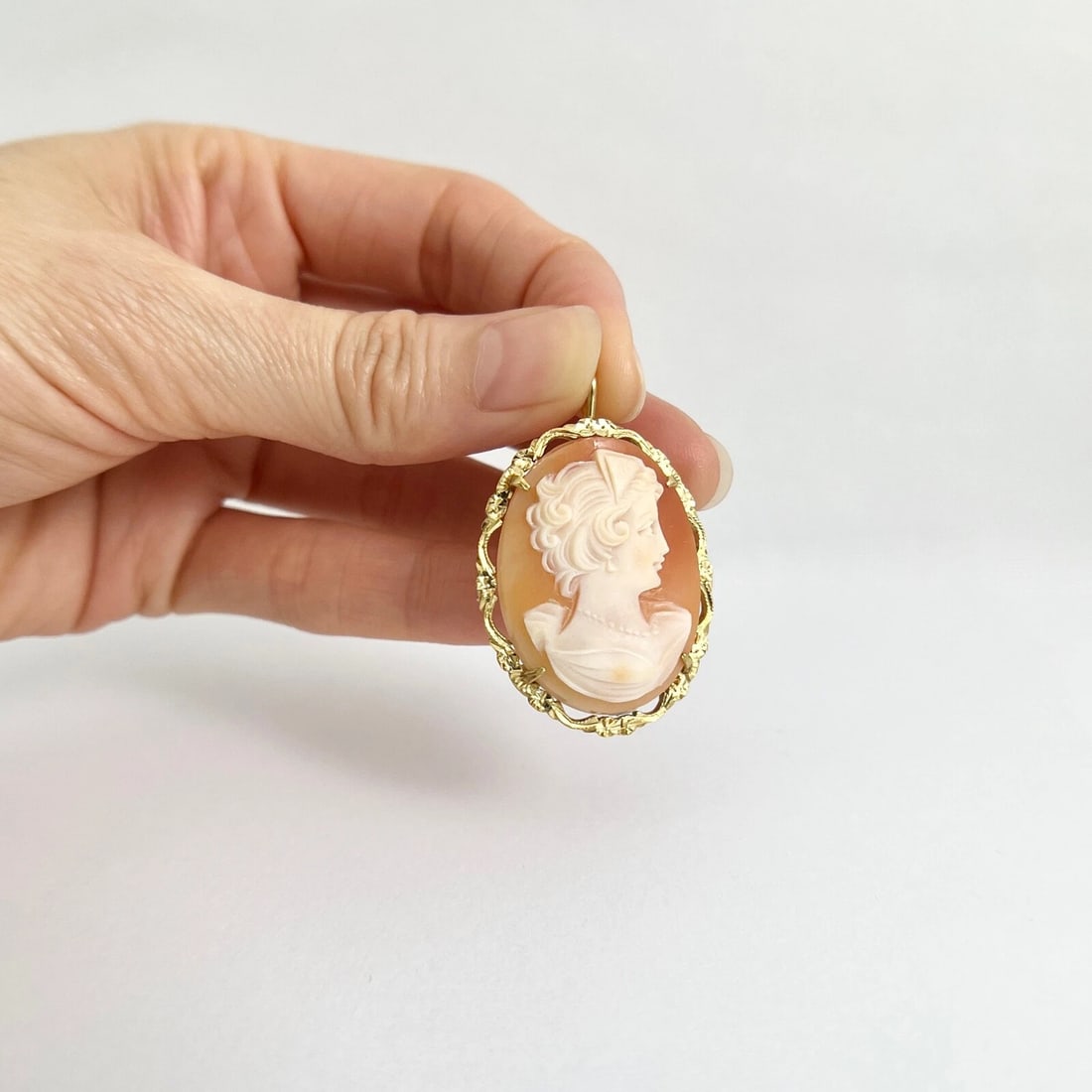 Antique 1920's Italian Cameo Pendant Brooch Pin 18K Yellow Gold, 7.57 Grams - 7