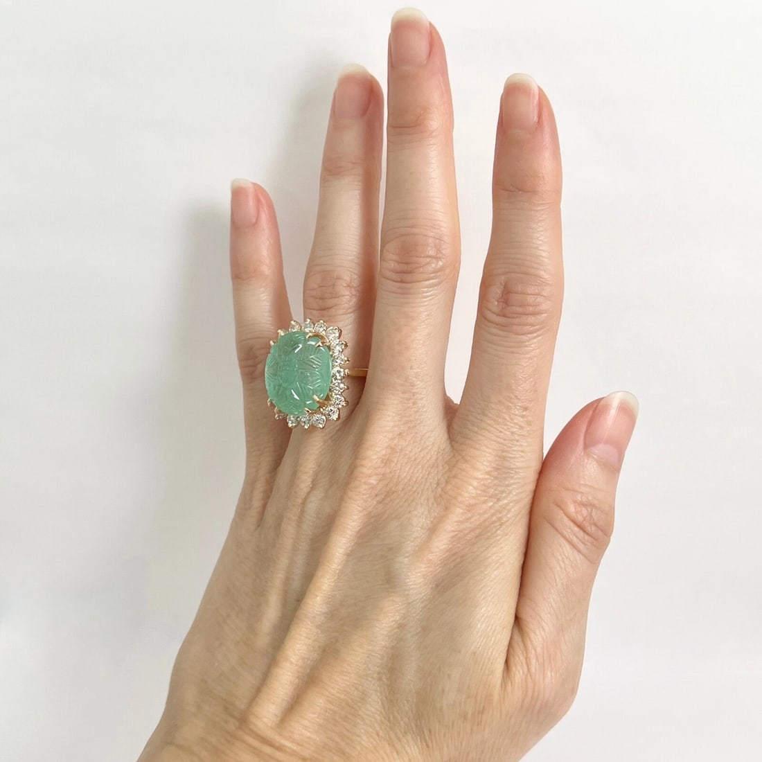 Vintage Carved Green Emerald Diamond Halo Cocktail Ring 14K Yellow Gold 8.47 Gr - 4
