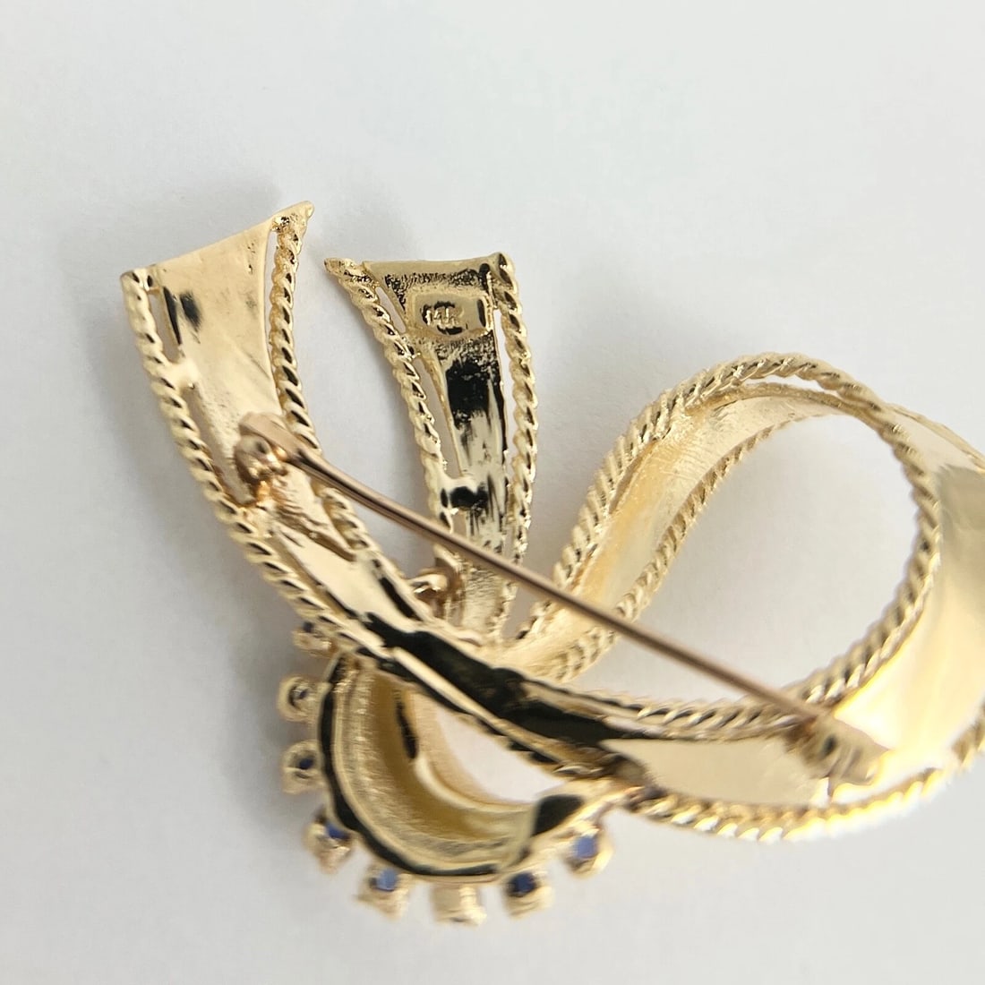 Vintage 1940's 1950's Sapphire Ribbon Bow Brooch 14K Yellow Gold, 10.54 Grams - 10