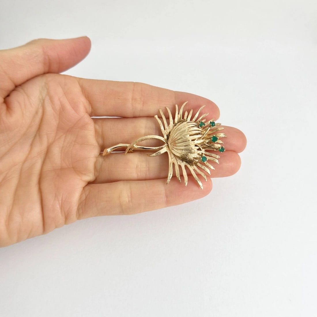 Vintage 1960's Emerald Flower Brooch Pin 12K Yellow Gold, 12.92 Gr - 5