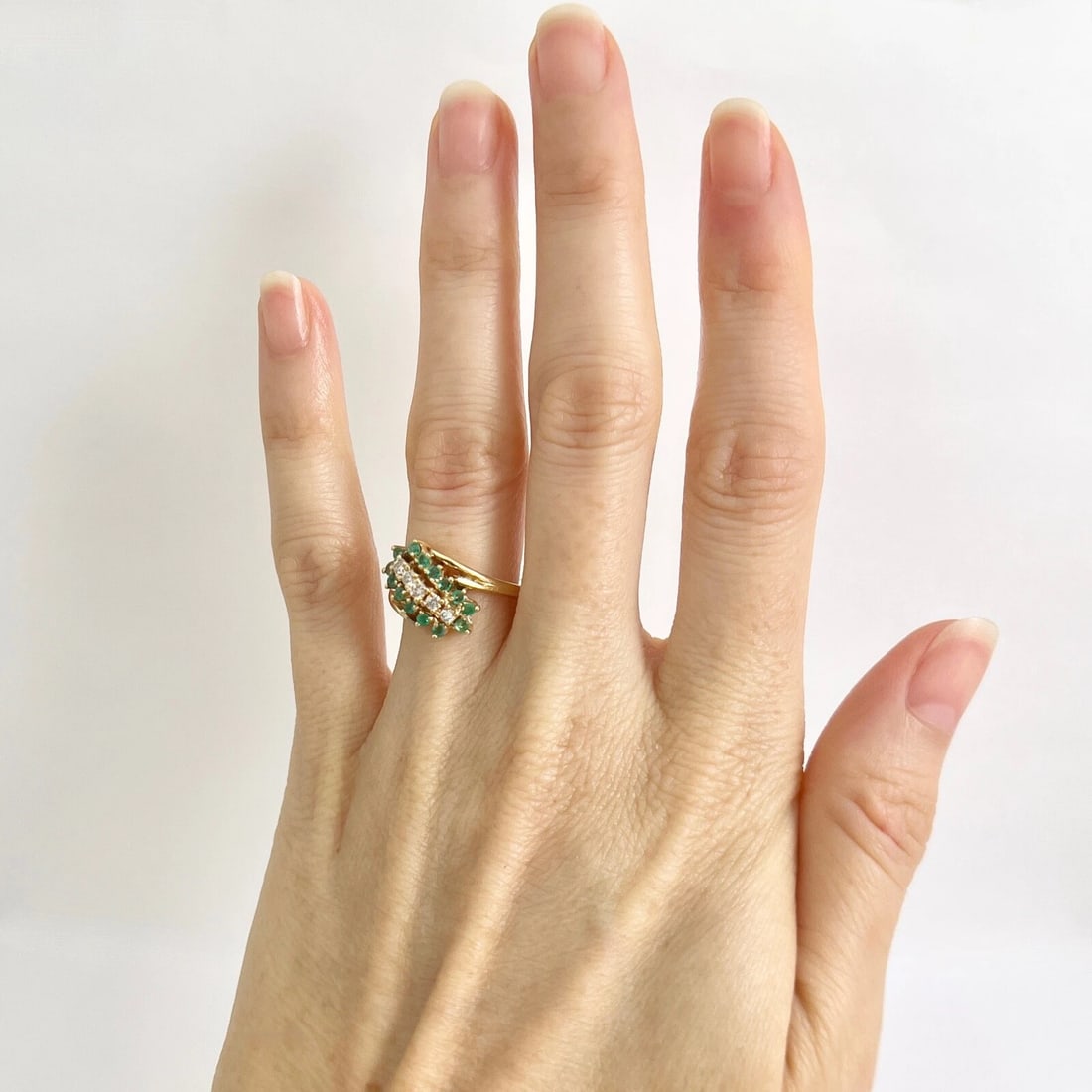 Vintage Green Emerald Diamond Cluster Cocktail Ring 14K Yellow Gold, 3.23 Grams - 4