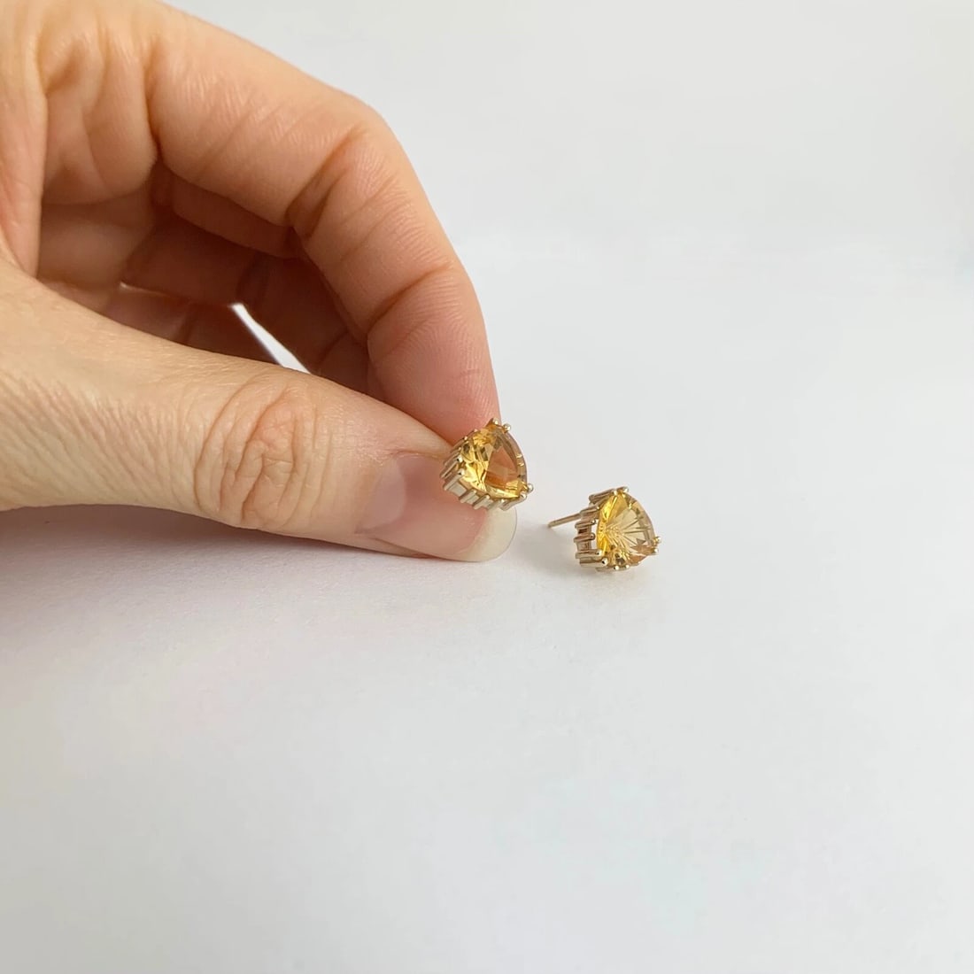 Vintage 1950's Trillion Citrine Gemstone Stud Earrings 14K Yellow Gold, 2.59 Gr - 4