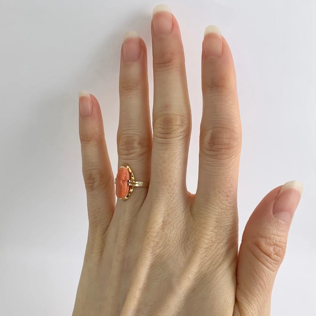 Antique Victorian Cameo Carved Woman Coral Ring 10K Yellow Gold, 1.91 Grams - 4