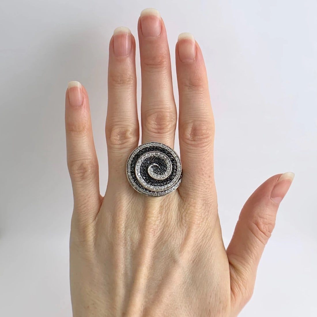 Vintage Black White Diamond Swirl Cocktail Ring 14K White Gold 2.80 CTW 14.05 Gr - 3