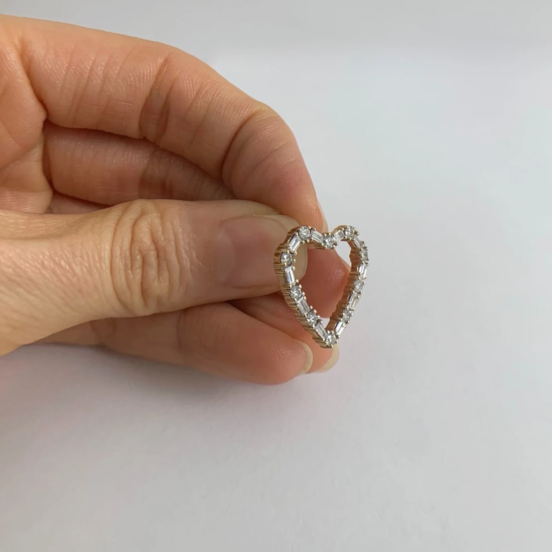 Vintage 1960's Diamond Heart Brooch Pin Tie Tack 14K Yellow Gold, 2.52 Grams - 3