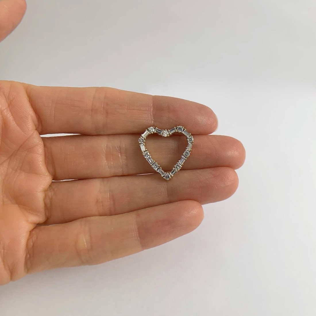 Vintage 1960's Diamond Heart Brooch Pin Tie Tack 14K Yellow Gold, 2.52 Grams - 8