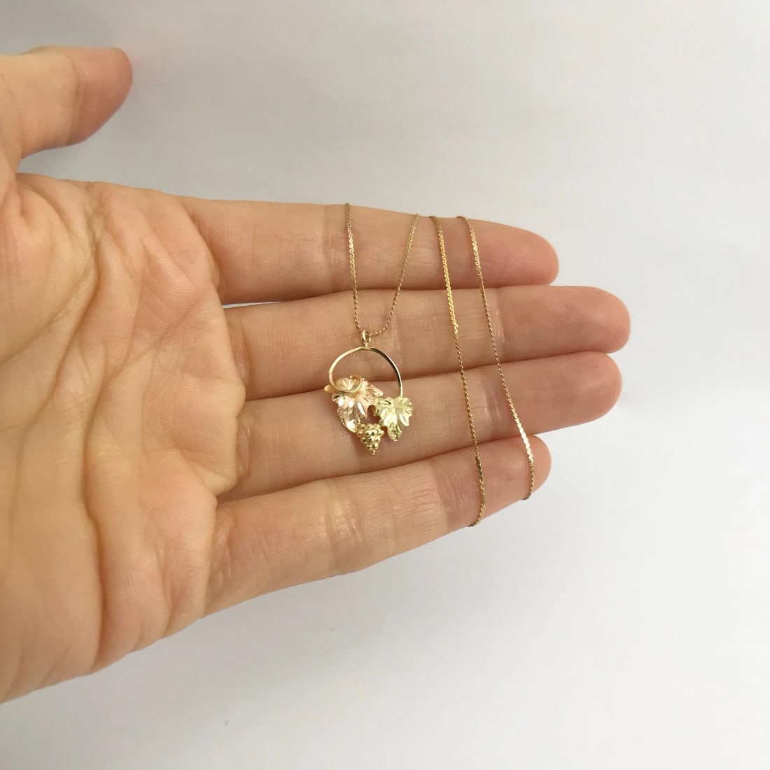 Vintage Grape Leaf Pendant Necklace 14K Yellow Pink Rose Gold 16 Inches, 2.01 Gr - 4