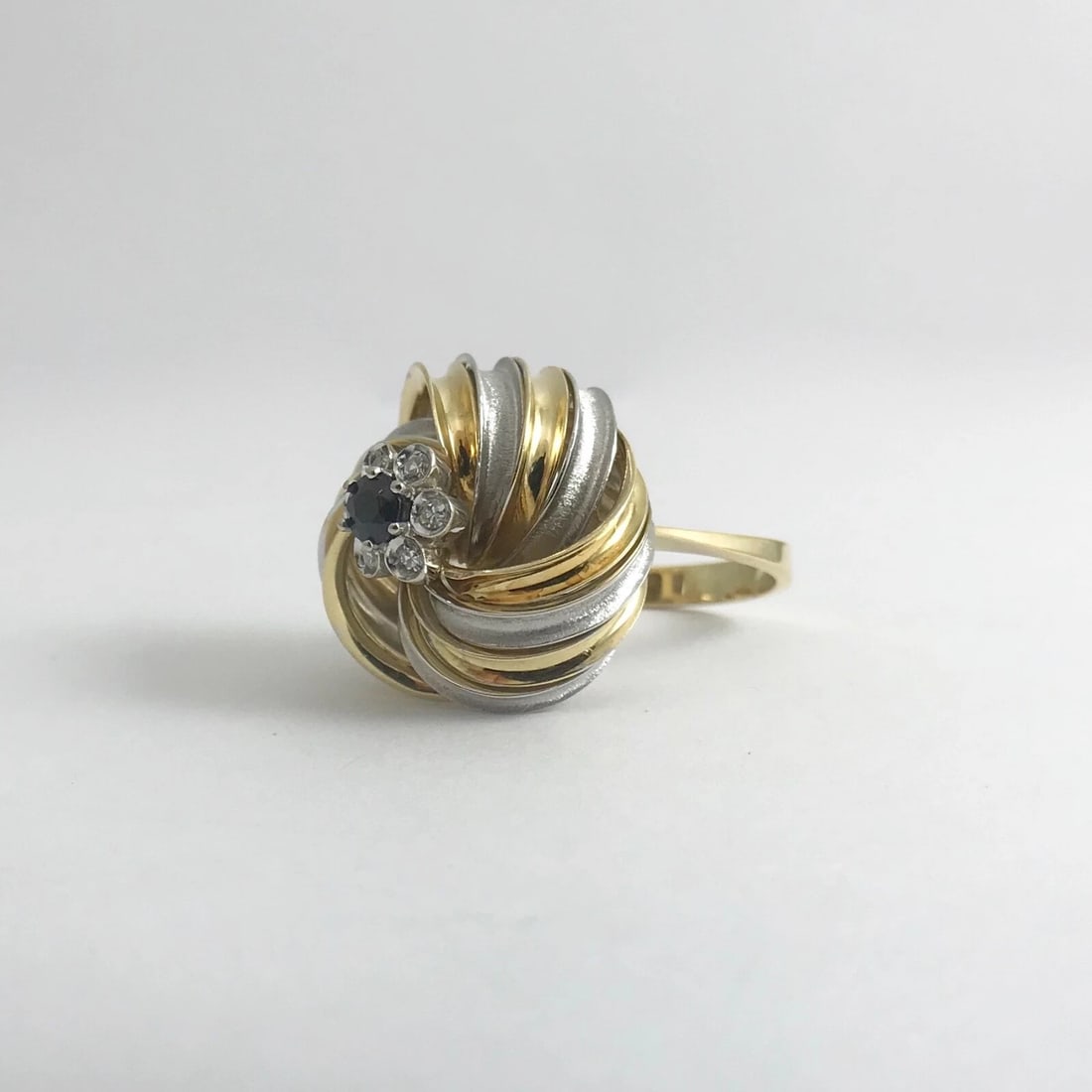 Vintage Sapphire Diamond Swirl Two-Tone Cocktail Ring 18K Yellow Gold, 8.97 Gram - 12