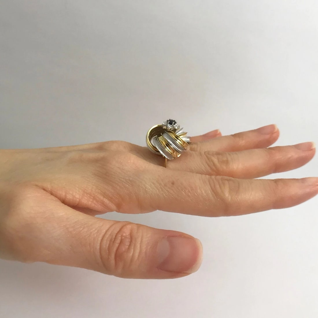 Vintage Sapphire Diamond Swirl Two-Tone Cocktail Ring 18K Yellow Gold, 8.97 Gram - 6