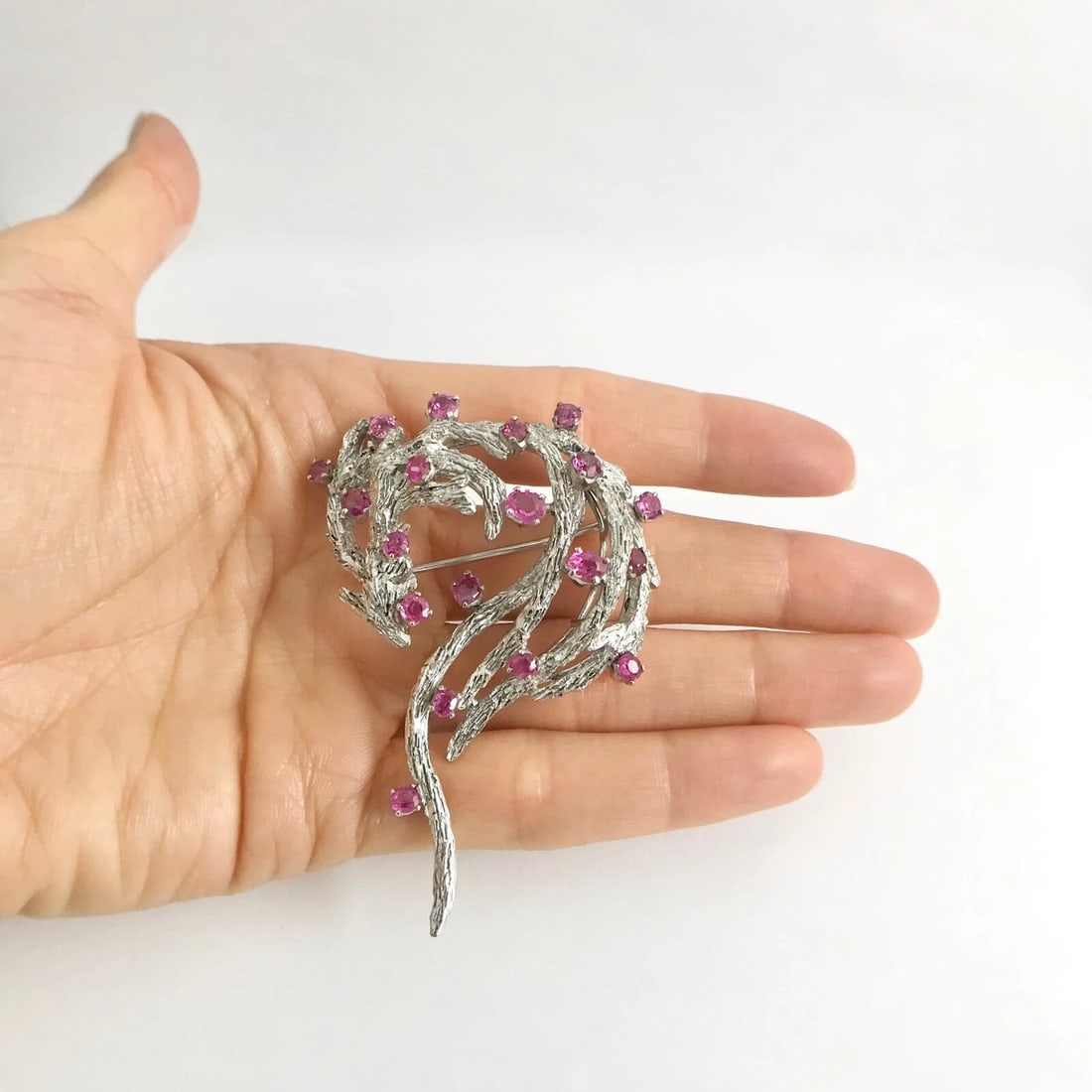 Vintage 1960's Pink Sapphire Gemstone Brooch Pin 18K White Gold, 23.5 Grams - 3