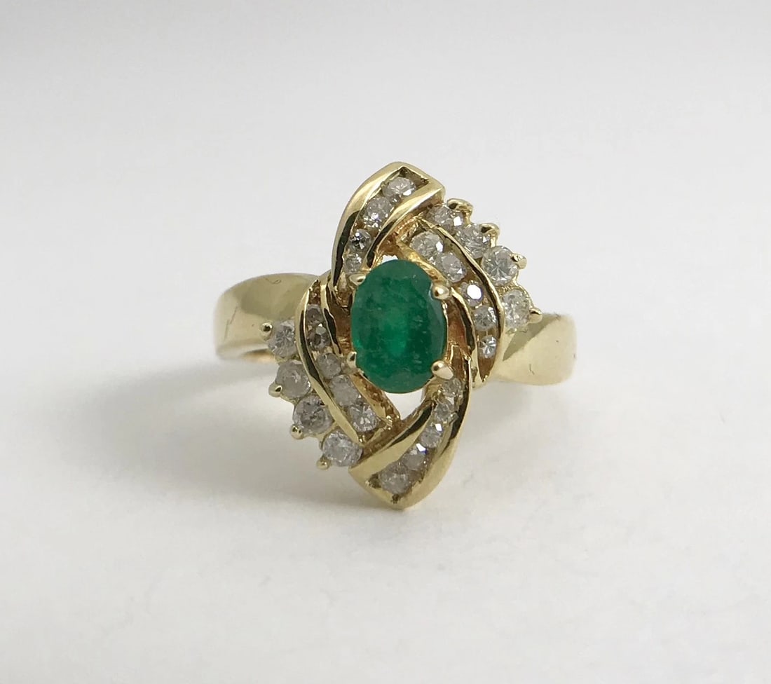 Vintage Oval Green Emerald and Diamond Cocktail Ring 14K Yellow Gold, 4.9 Grams - 8