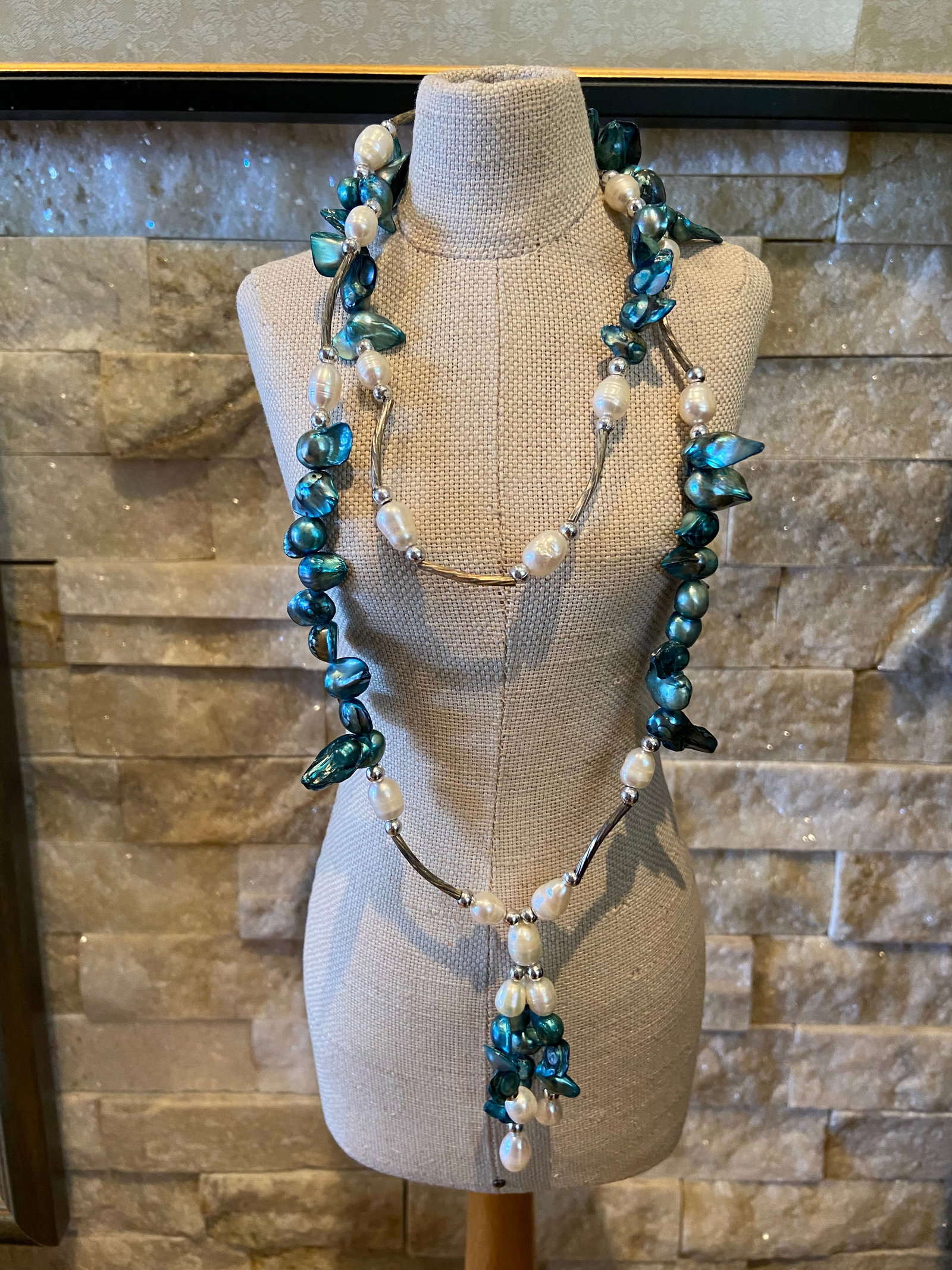 Vintage Baroque Green and white pearl Necklace: Title: Vintage Baroque Green and white pearl Necklace Description:The necklace features a beautiful combination of baroque green pearls and white pearls. The green pearls are particularly