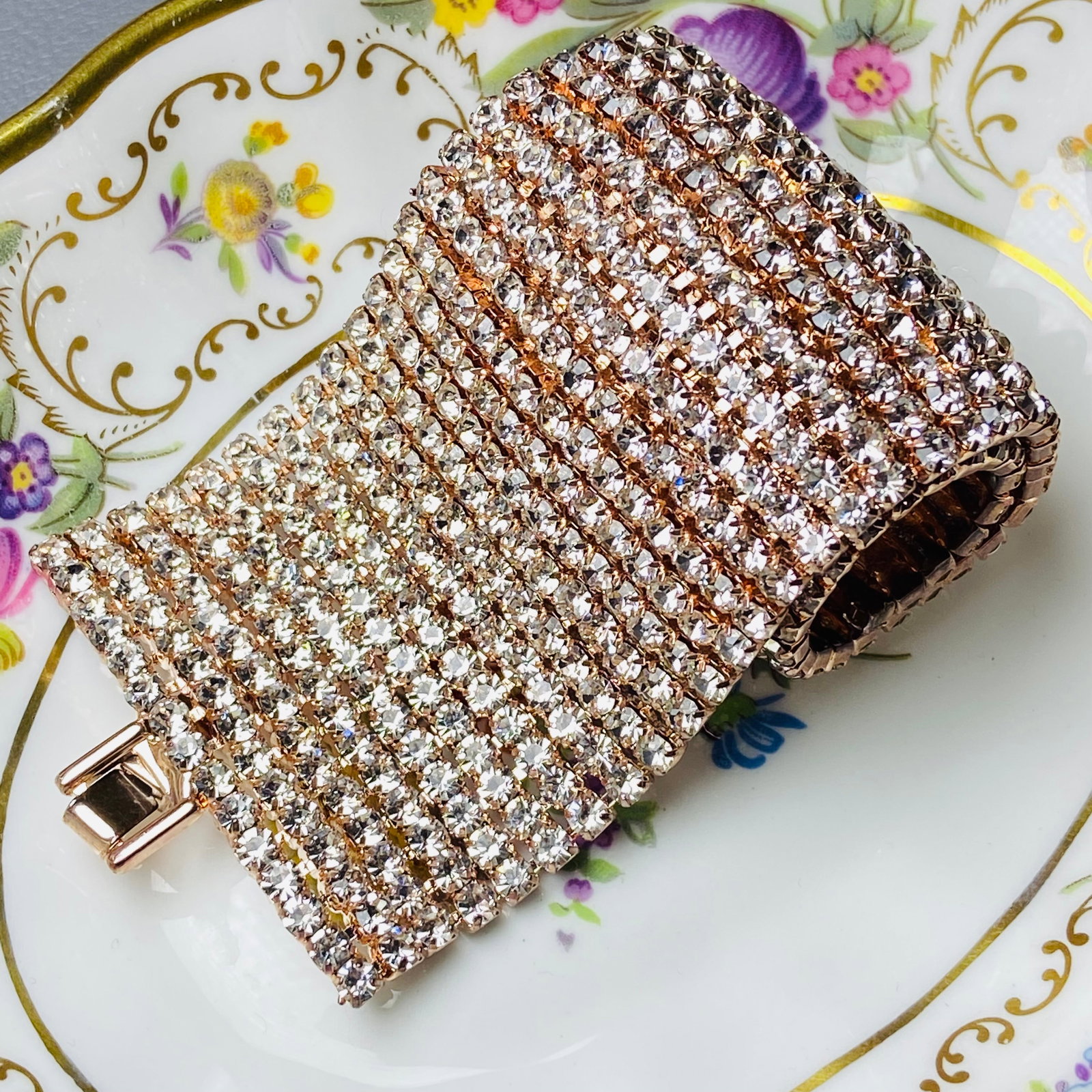 Vintage Rose Gold Tone Full Matura diamond Wide Cuff Bracelet: Title: Vintage Rose Gold Tone Full Matura diamond Wide Cuff Bracelet Description:Elevate your style with our Vintage Rose Gold Full Matura diamond Wide Cuff Bracelet. This exquisite piece exudes