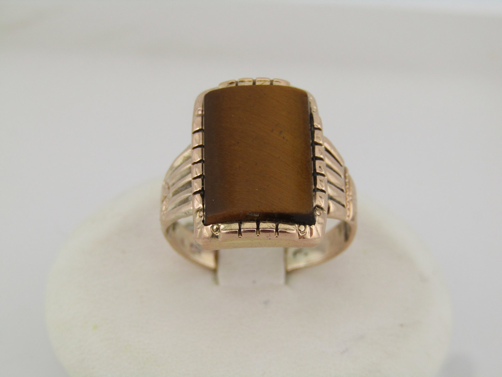 Vintage 10kt Tiger's Eye Ring, Sz. 7, 1930's-1950's: Title:Vintage 10kt Tiger's Eye Ring, Sz. 7, 1930's-1950's Description:Vintage 10kt Tiger's Eye Ring, Sz. 7, 1930's-1950's . Unisex design - great as a pinky ring . This has the look of an older ring. 