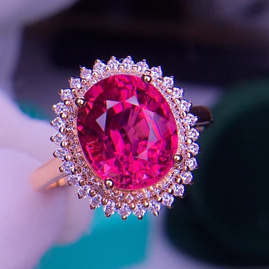 14K GOLD 4 CT NATURAL TOURMALINE & DIAMOND RING: Title:14K GOLD 4 CT NATURAL TOURMALINE & DIAMOND RING Description:Ref:230656473Gold Content:14K GoldRing Size:7.25USMain Gemstone:TourmalineNumber of stones:1Shape:OvalCarat Weight:4ct Color:RedTreatm