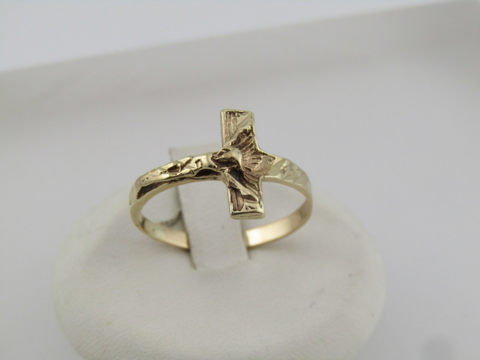 Vintage 10kt Crucifix Ring, Sz. 10, Unisex, 1980's-1990's: Title:Vintage 10kt Crucifix Ring, Sz. 10, Unisex, 1980's-1990's Description:Vintage 10kt Crucifix Ring, Sz. 10, Unisex, 1980's-1990's. This is yellow gold, 10kt, tests as 10kt with an appx. weight of