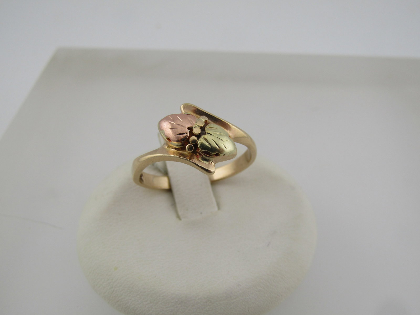 Vintage 10kt Rose/Yellow Gold Black Hills Gold ring, Sz. 7.5, Landstroms, 1990's - 3