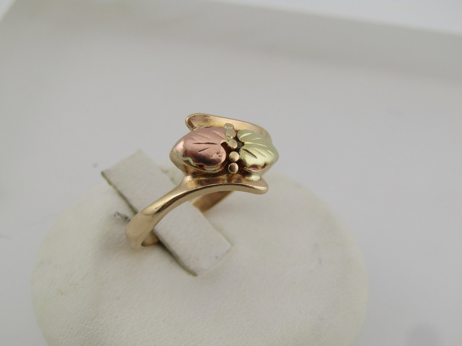 Vintage 10kt Rose/Yellow Gold Black Hills Gold ring, Sz. 7.5, Landstroms, 1990's - 4