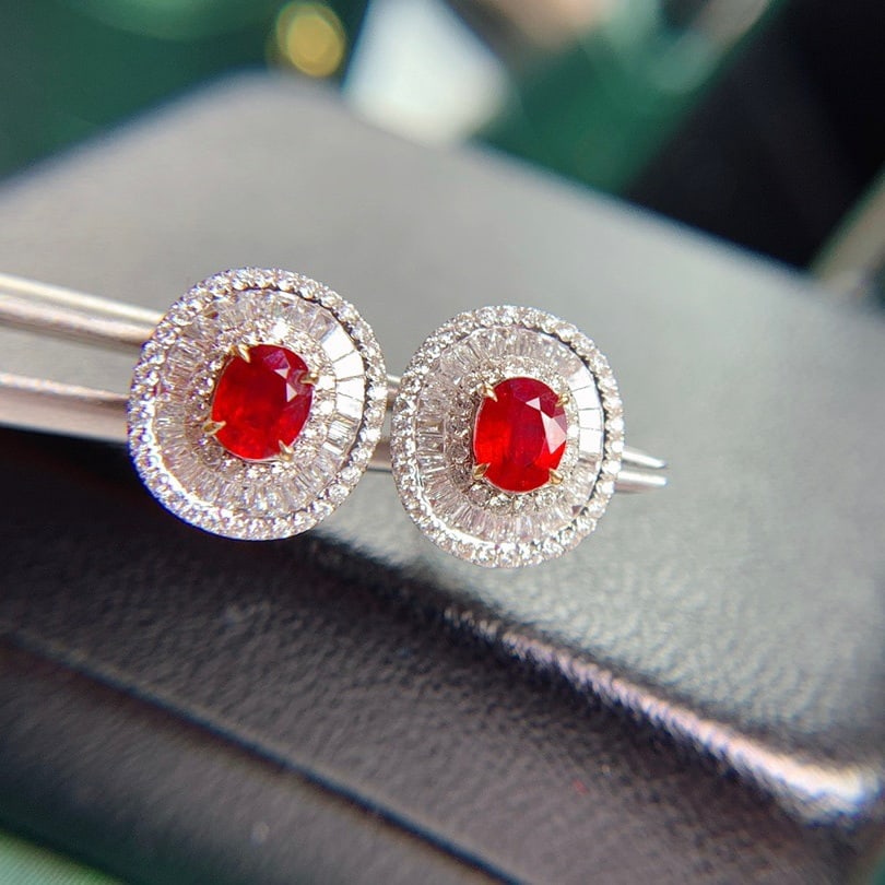 14K GOLD 0.76 CT NATURAL RUBY & DIAMOND EARRINGS: Title:14K GOLD 0.76 CT NATURAL RUBY & DIAMOND EARRINGS Description:Ref:230656452Gold Content:14K GoldMain Gemstone:RubyNumber of stones:2Shape:OvalCarat Weight:0.76ct Color:PigeonBlood RedTreatment:Na